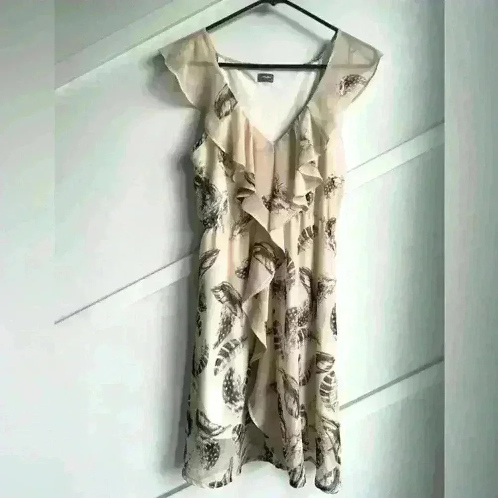 Studio by yde summer V-neck ruffle dress size M Feather Beige Cream